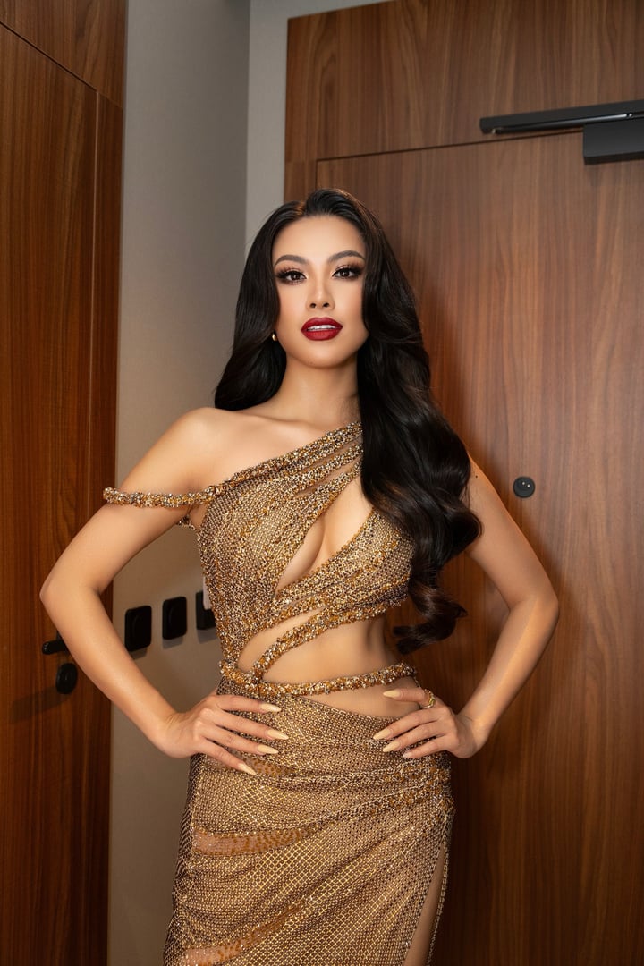 Kim Duyên gợi cảm trên ghế giám khảo.