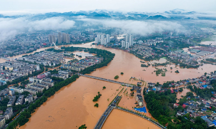Huyện Bình Giang ở tỉnh Hồ Nam, miền trung Trung Quốc, ngập nặng sau những trận mưa lớn. (Ảnh: Tân Hoa Xã)