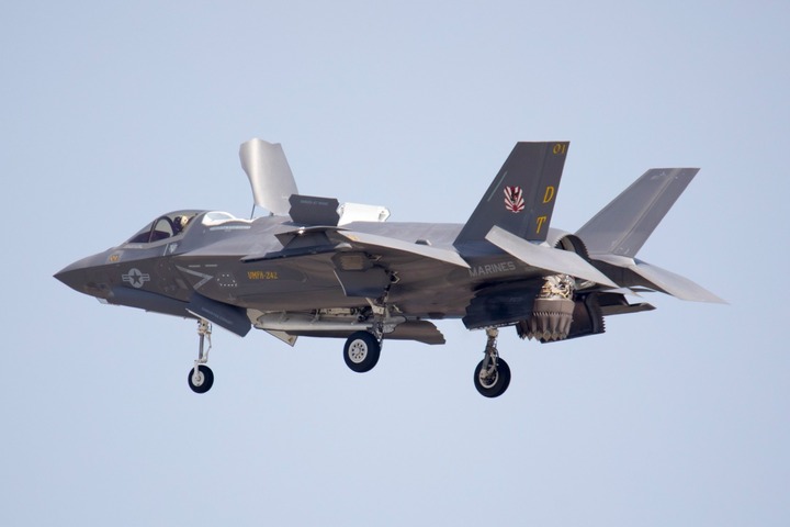 Một chiếc F-35 mang các ký hiệu không theo tiêu chuẩn.