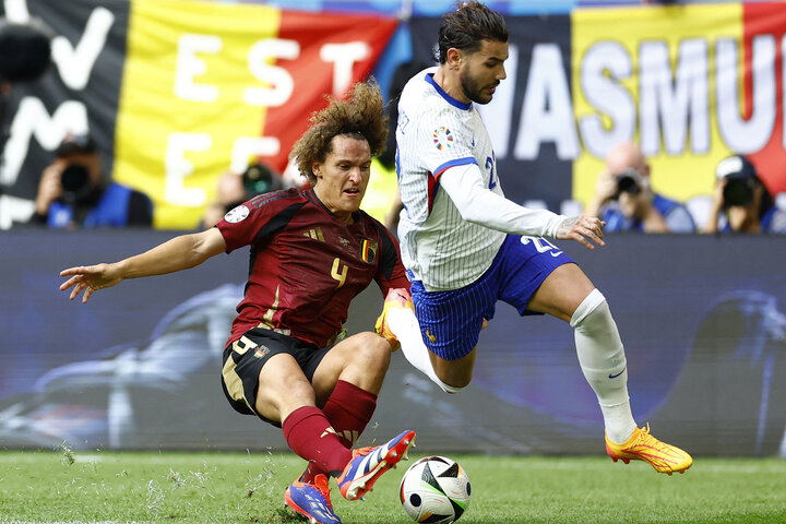 The French team pressed the field but their attack was deadlocked. (Photo: Reuters)