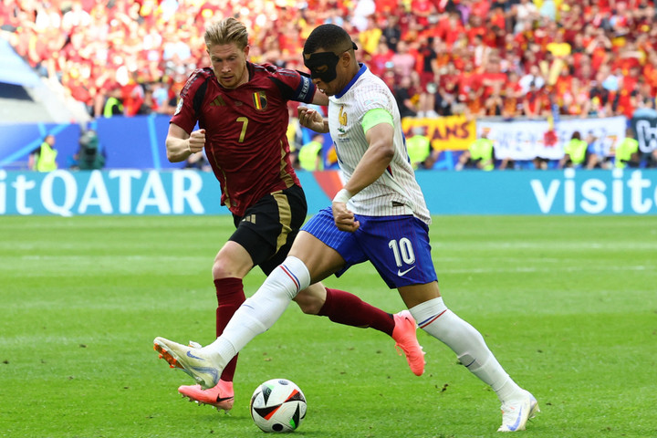 Mbappe vẫn thi đấu đậm tính cá nhân. (Ảnh: Reuters)