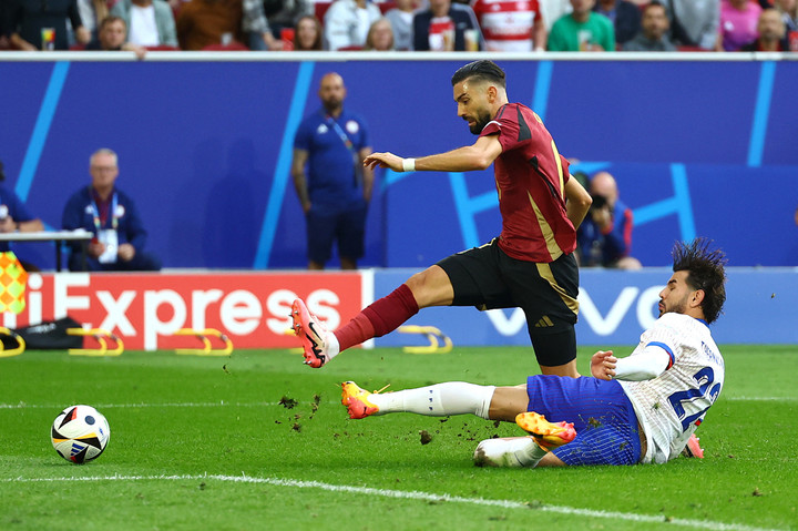 Hernandez giải nguy cho đội tuyển Pháp. (Ảnh: Reuters)