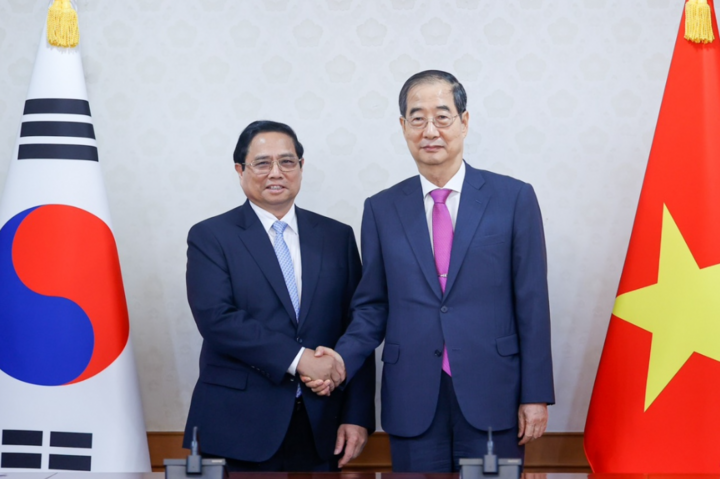 Thủ tướng Phạm Minh Chính và Thủ tướng Hàn Quốc Han Duck-soo.