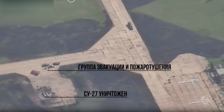 Tiêm kích Su-27 Ukraine bị phá hủy sau vụ tấn công.