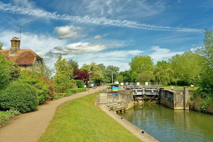 Một nam sinh viên qua đời khi nhảy xuống nước tại công viên Port Meadow gần Oxford. (Ảnh: Alamy Stock)