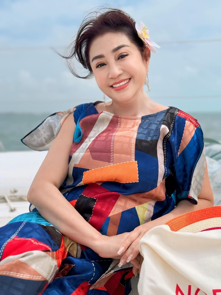 Thoại Mỹ vẫn tươi trẻ và tràn đầy năng lượng.