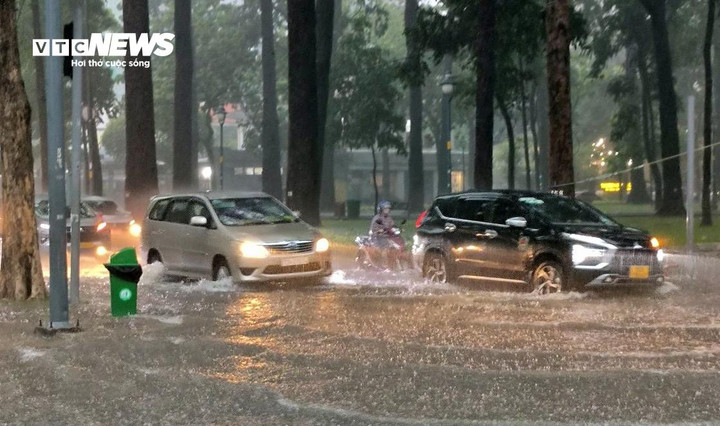 Thời tiết TP.HCM hôm nay 27/8, mây đan xen, về chiều tối xuất hiện mưa rào và dông.