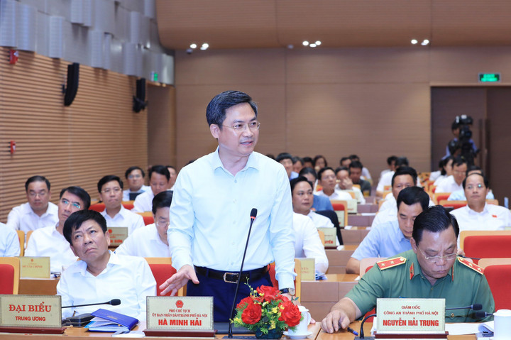 Phó Chủ tịch UBND thành phố Hà Nội Hà Minh Hải tiếp thu, giải trình ý kiến chất vấn của các đại biểu.