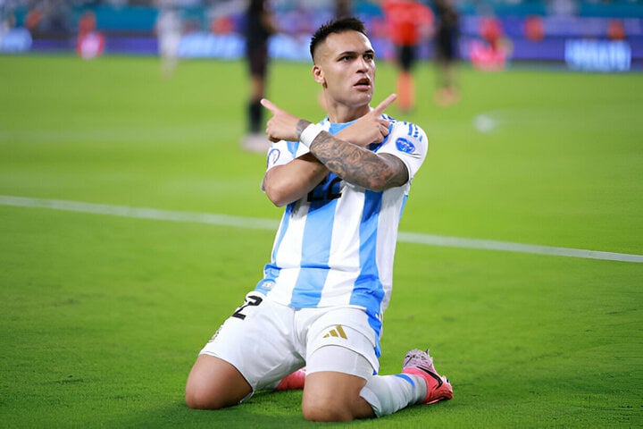 Argentina toàn thắng vòng bảng.