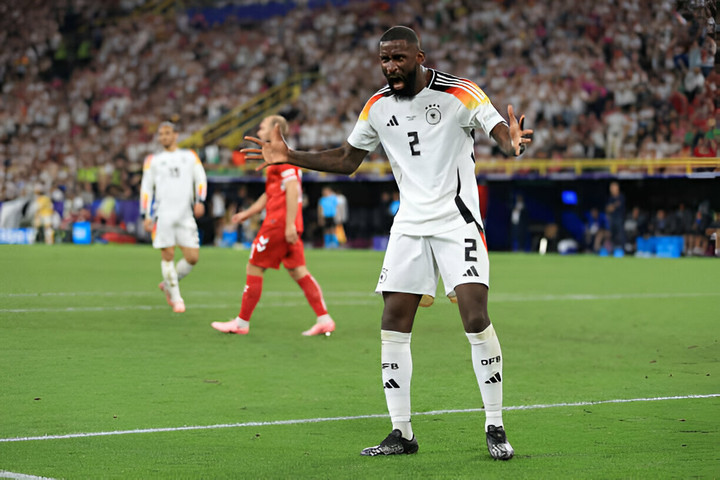 Ở vòng 1/8, Antonio Rudiger cho thấy tầm quan trọng ở hàng phòng ngự tuyển Đức. Hậu vệ Real Madrid thi đấu chắc chắn, phán đoán chính xác bài tấn công của Đan Mạch.