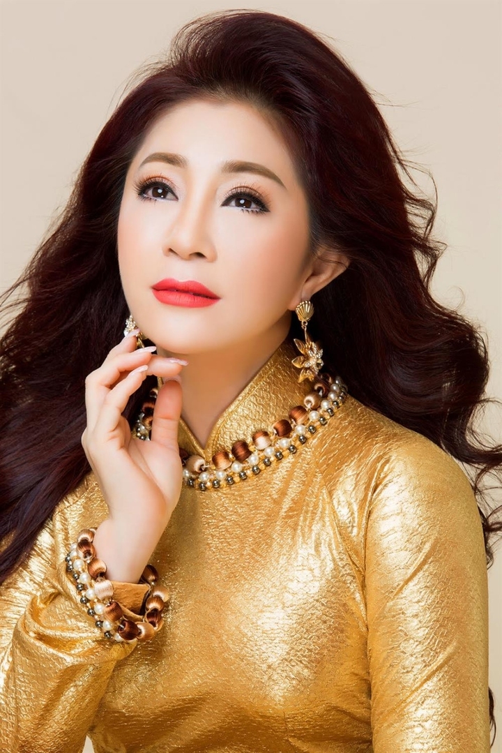 Thoại Mỹ từng phải rời sân khấu một thời gian vì bệnh tim, đau khớp.