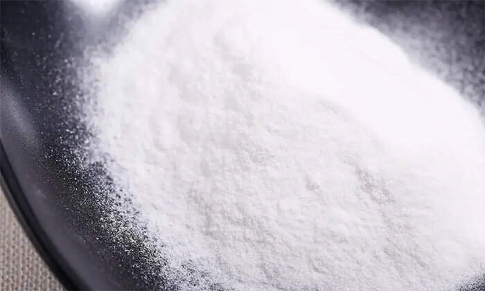 Baking soda có tác dụng hút dầu mỡ rất tốt. (Ảnh: Sohu)