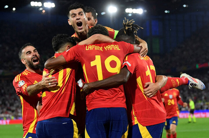 Đội tuyển Tây Ban Nha tiến bộ vượt bậc tại EURO năm nay. Nhận bàn thua sớm trước Gruzia, nhưng 