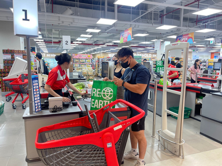 LOTTE Mart triển khai chương trình hưởng ứng Ngày quốc tế không sử dụng túi nylon.