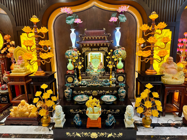 Bạn sẽ được các chuyên gia hướng dẫn chi tiết vị trí đặt bàn thờ.