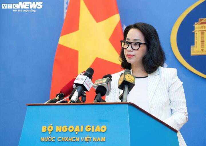 Người phát ngôn Bộ Ngoại giao Phạm Thu Hằng tại buổi họp báo ngày 4/7.