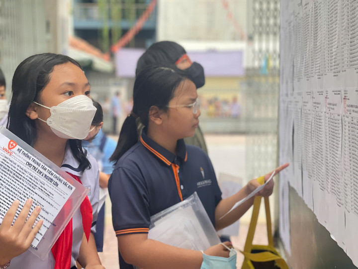 Thí sinh tại điểm thi trường THCS Trần Văn Ơn, Quận 1. (Ảnh: Thanh Ngân)