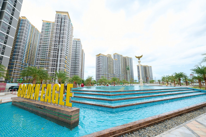 Quảng trường trung tâm Golden Eagle tô điểm thêm chất sống phóng khoáng, tự do theo phong cách Mỹ tại The Beverly Solari.