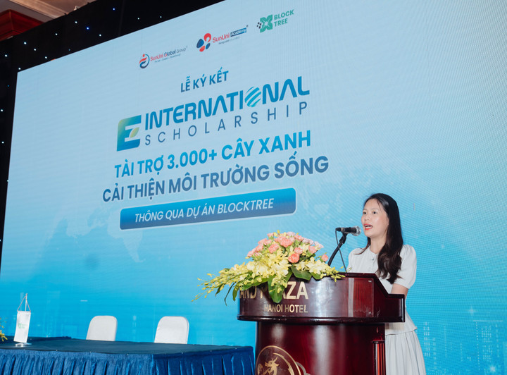 Bà Nguyễn Hoài Anh, Đại diện Dự án BlockTree, phát biểu tri ân Chương trình Học bổng E-International.