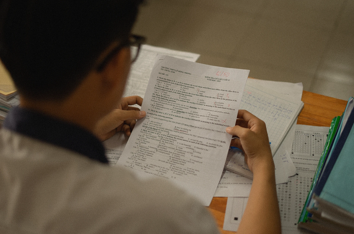 Nam sinh thoát hết nhóm chat vì thi trượt cấp 3. (Ảnh minh hoạ)