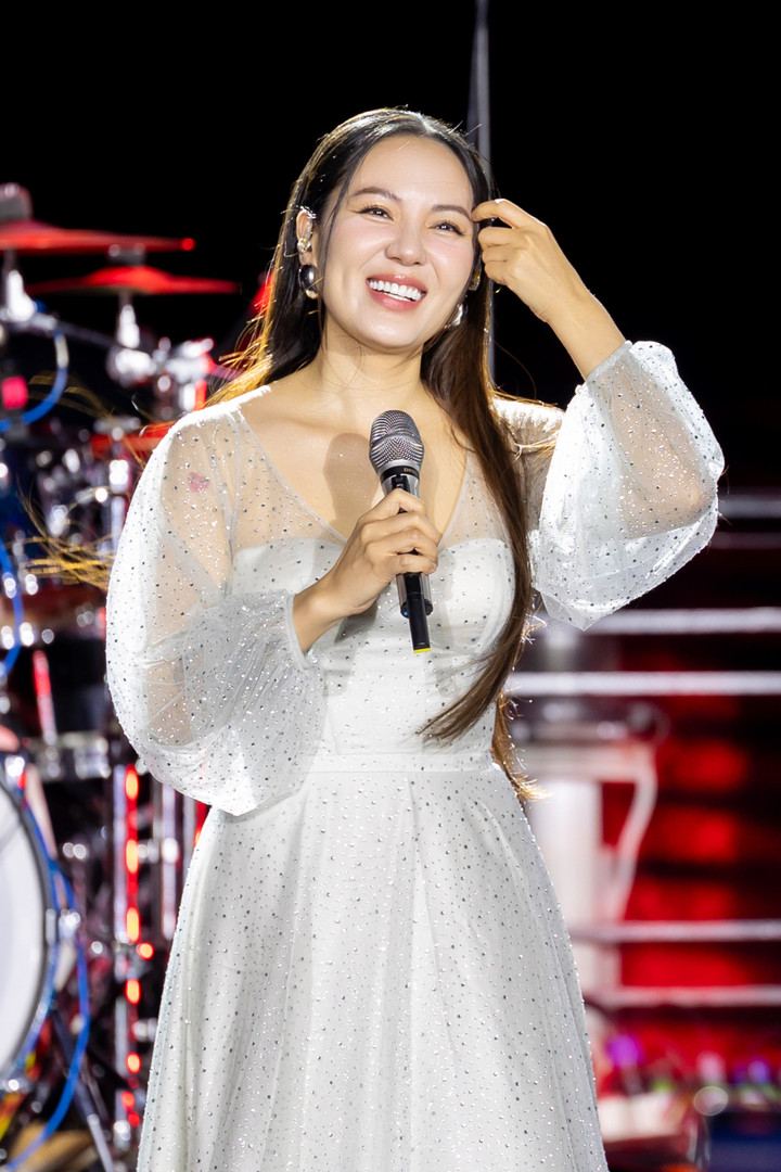 Ca sĩ Phương Linh.