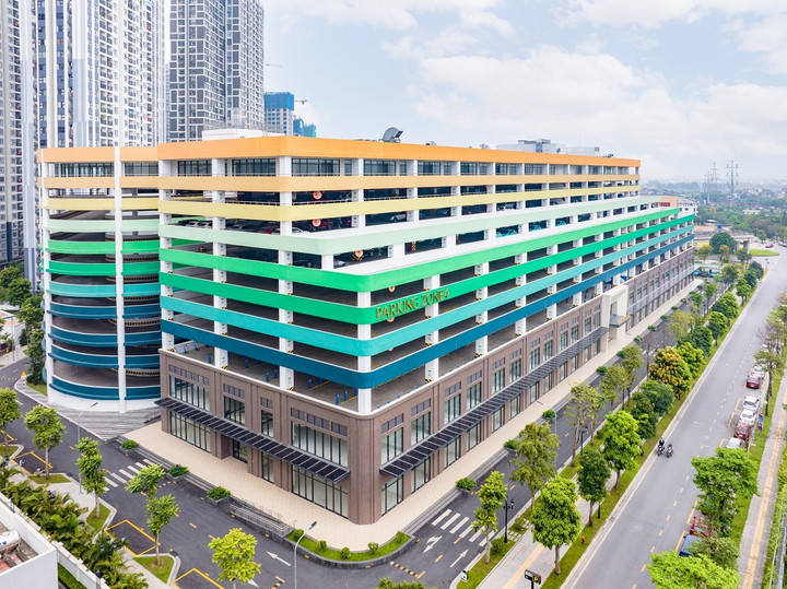 F-Zone sở hữu 10 tầng với sức chứa hàng nghìn xe.