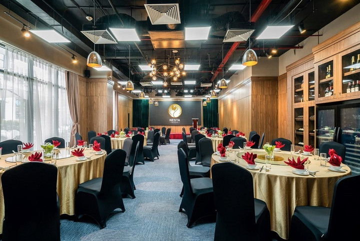 Phòng hội nghị rộng rãi và chuyên nghiệp.