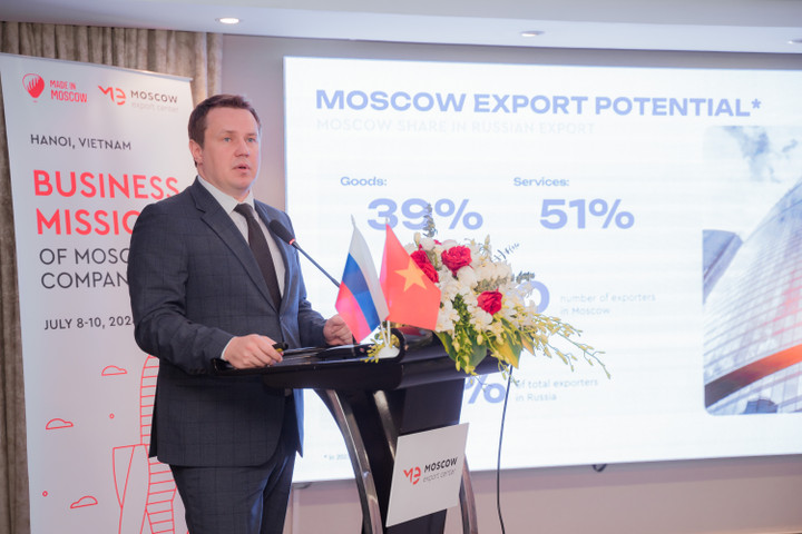Tổng Giám đốc Trung tâm Xuất khẩu Moskva Vitaly Stepanov phát biểu khai mạc diễn đàn. (Ảnh: MEC)