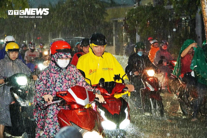 Thời tiết TP.HCM hôm nay 9/7, về chiều tối mây dông phát triển gây mưa rải rác.