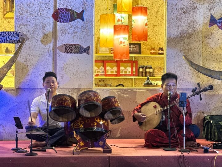 Khám phá không gian văn hóa, ẩm thực tại làng cổ Đường Lâm tối cuối tuần - 6