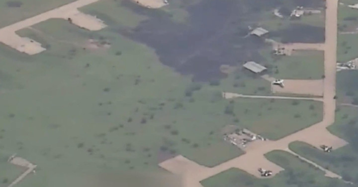 Căn cứ Không quân Mirgorod, Ukraine sau vụ tấn công.