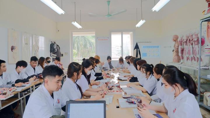 Giờ học thực hành của sinh viên.