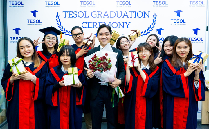 Các học viên tốt nghiệp khóa học TESOL tại TESOL Simple Education.