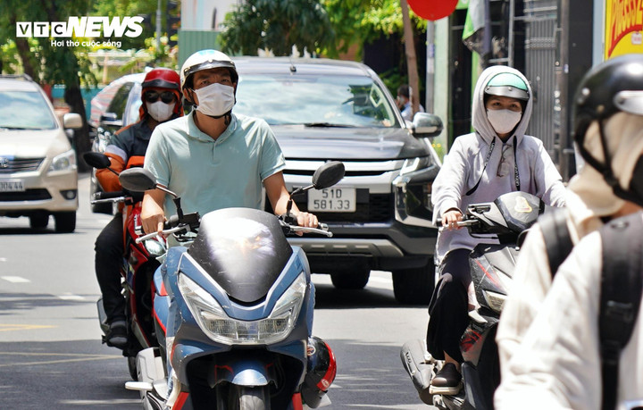 Thời tiết TP.HCM hôm nay 11/7, sáng đến trưa trời nắng, mây đan xen.