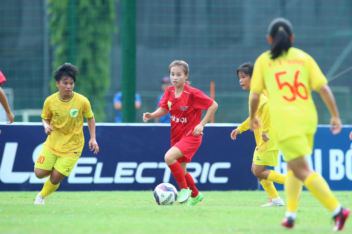 U16 nữ Hà Nội giành 3 điểm quý giá.