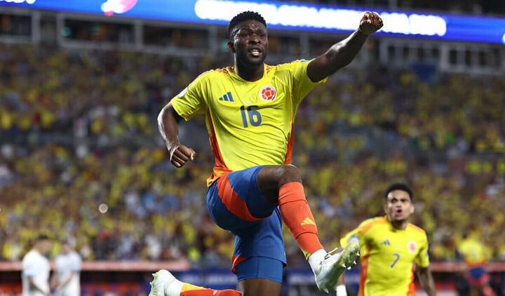 Colombia chơi thiếu người trong nửa trận đấu.