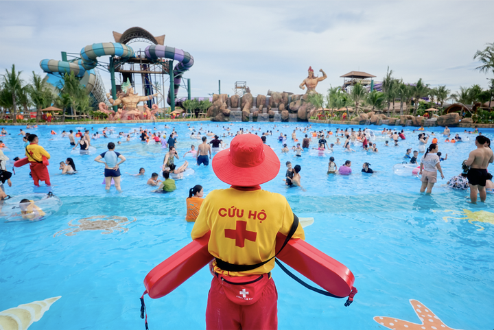 Du khách trải nghiệm Sun World Sam Son.