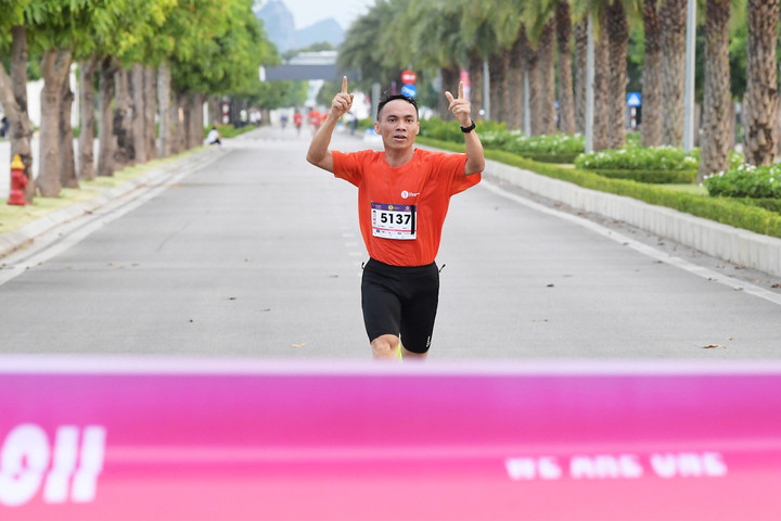 Những vận động viên đầu tiên về đích.