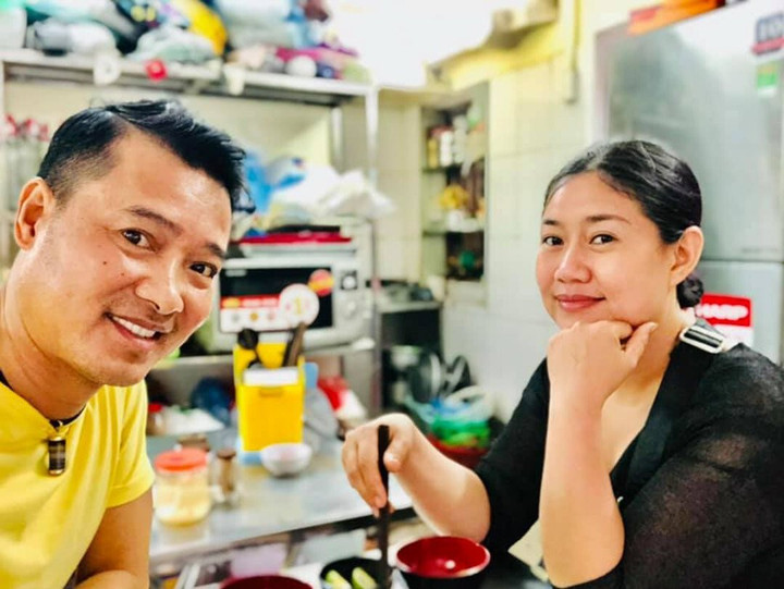 Khi nhận lời tham gia chương trình, tiền đạo nổi tiếng này cho biết dù điểm yếu là ca hát nhưng anh vẫn muốn vượt lên chính mình. Anh được gia đình, đặc biệt là bà xã ủng hộ nhiệt tình.