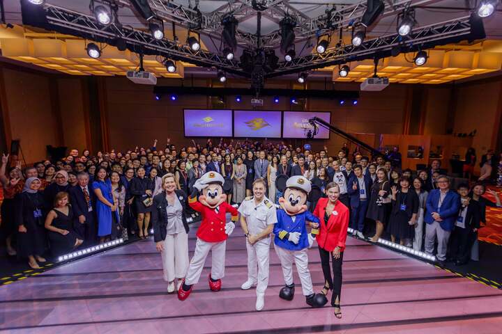 Du thuyền khám phá Disney tới Châu Á.