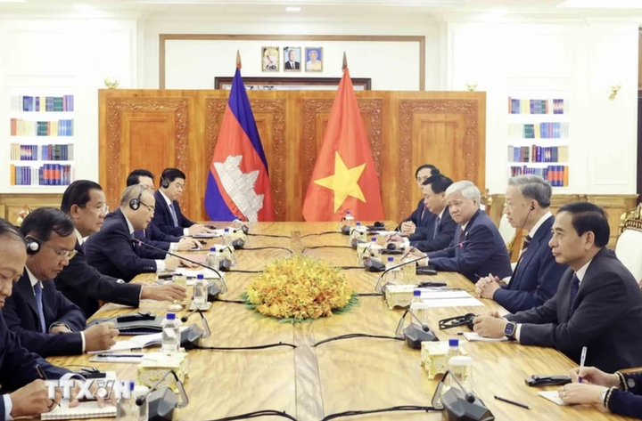 Chủ tịch nước Tô Lâm hội đàm với Chủ tịch Đảng CPP, Chủ tịch Thượng viện Campuchia Samdech Techo Hun Sen.