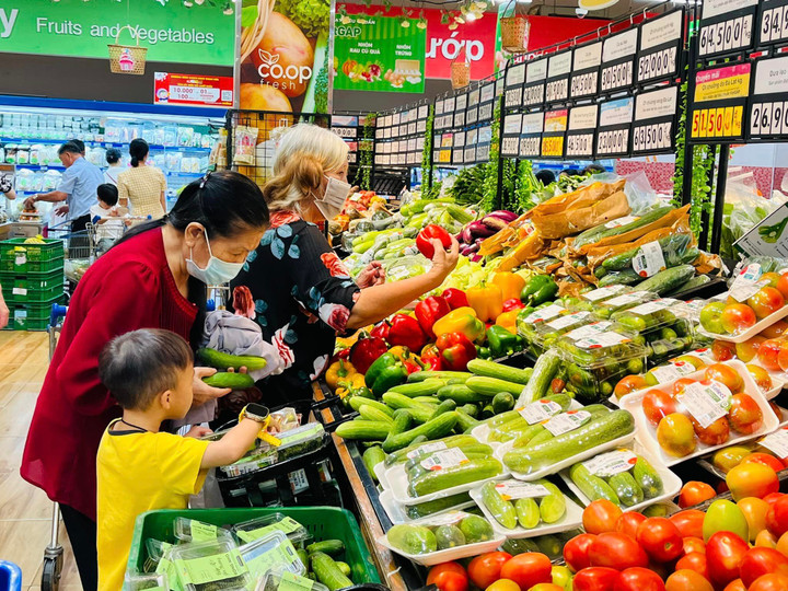 Giá ổn định, chương trình khuyến mãi là yếu tố để khách hàng lựa chọn Co.opmart, Co.opXtra, Co.op Food ...
