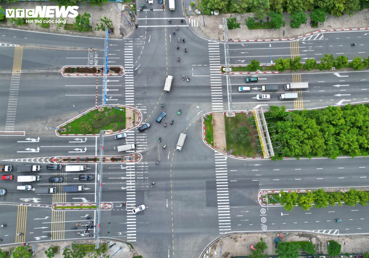 Giao lộ Mai Chí Thọ - Tố Hữu.