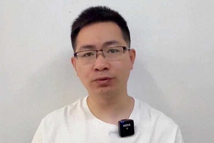 Thầy giáo U40 Lý Long ước mơ trở thành bác sĩ. (Ảnh: Baidu)