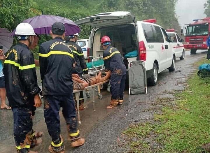 Các nạn nhân được đi cấp cứu tại Bệnh viện đa khoa tỉnh Hà Giang.