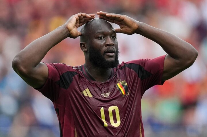 Tiền đạo Romelu Lukaku (Bỉ): Lukaku là cầu thủ đầu tiên trong lịch sử EURO bị tước 3 bàn thắng trong một giải đấu. Dấu ấn của cựu sao MU chỉ là một đường kiến tạo trong trận gặp Romania ở vòng bảng.