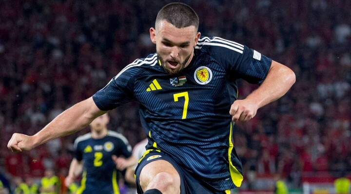 Tiền vệ John McGinn (Scotland): Ngôi sao thuộc biên chế Aston Villa chơi tệ hại và phải cúi đầu rời EURO ngay từ vòng bảng, sau trận thua muối mặt trước Hungary.