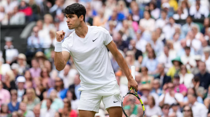 Alcaraz thắng Djokovic sau 3 set.