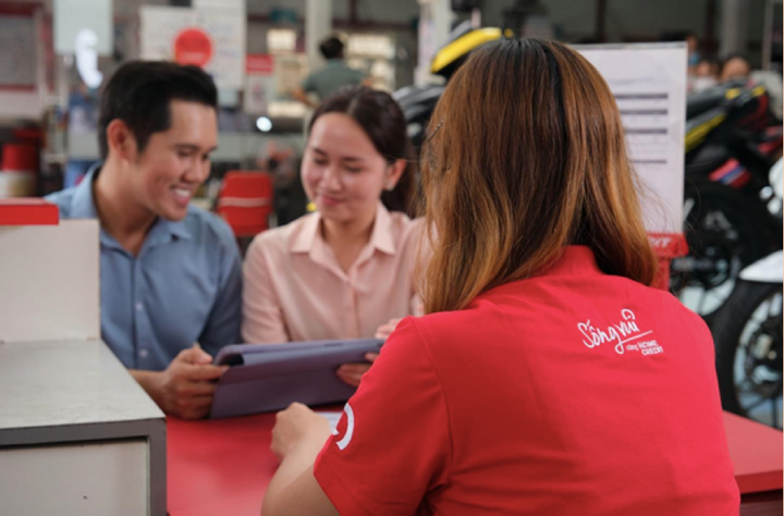 Home Credit Việt Nam đã phục vụ hơn 200.000 khách hàng mới mỗi tháng trong năm 2023 với các dịch vụ tài chính toàn diện.