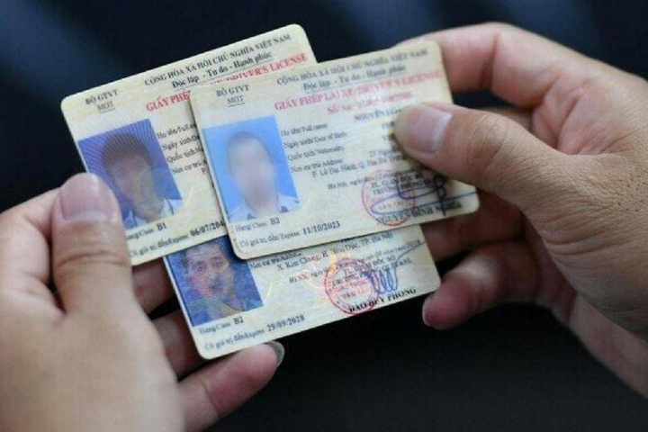 Có giấy phép lái xe ô tô nhưng hết hạn dưới 3 tháng bị phạt bao nhiêu tiền? - 1
